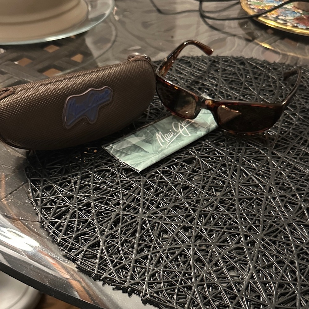 Maui Jim Brown Sunglasses with Case and cloth